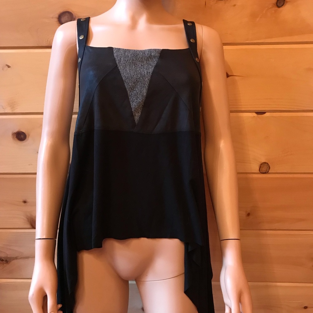 The Pyramid Collection Top, NWT, size Medium